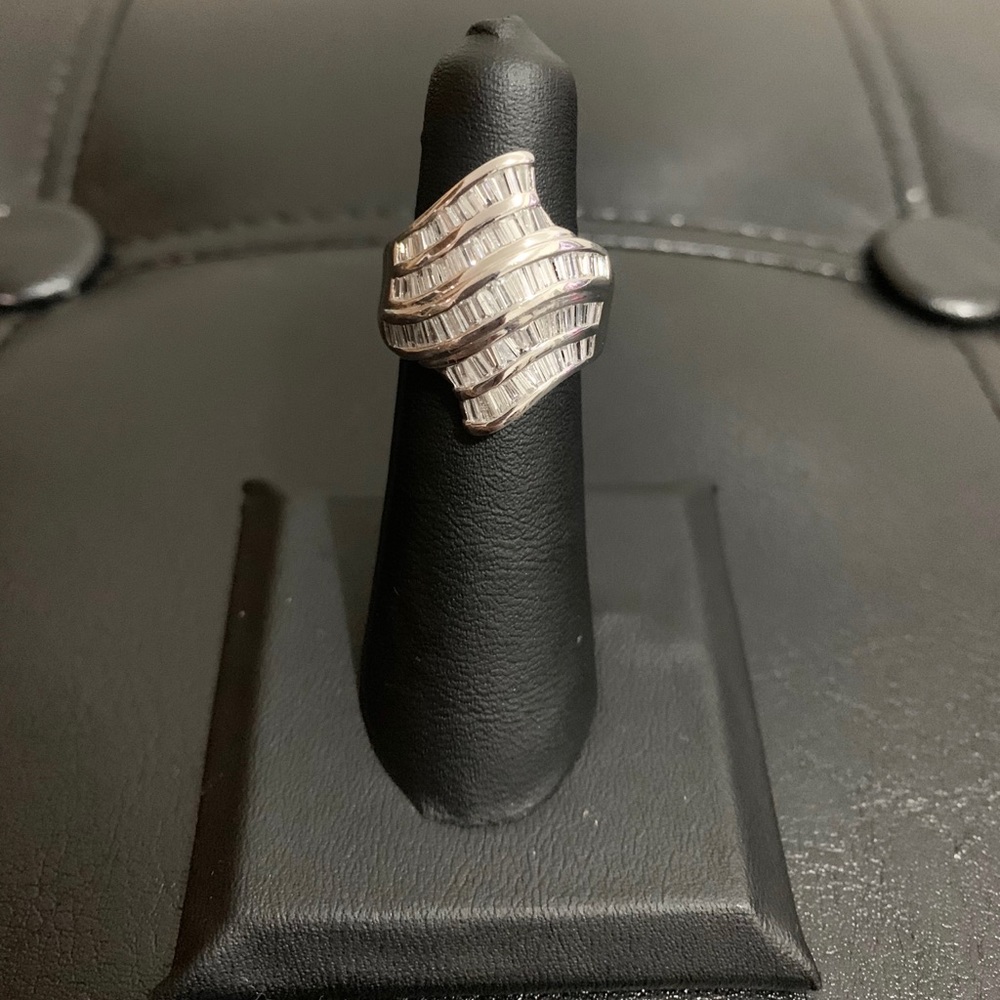 Platinum diamond ring